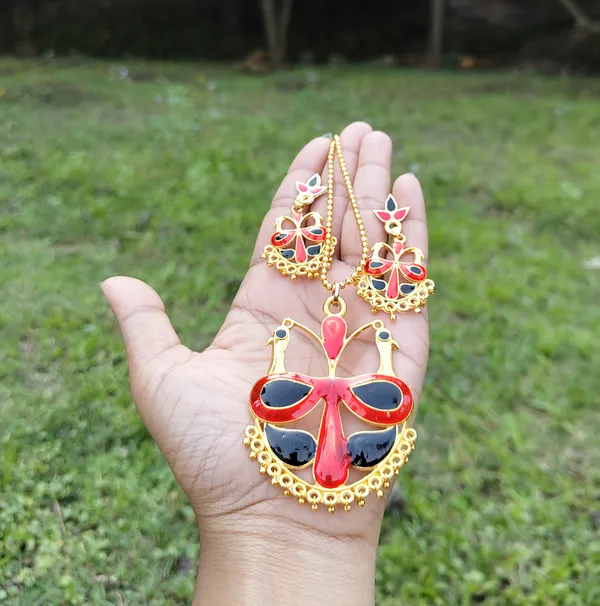 Assamese_Traditional_Gold_Plated_Red_Black_Mayur_Design_Chain_Jewellery_Set_For_Women